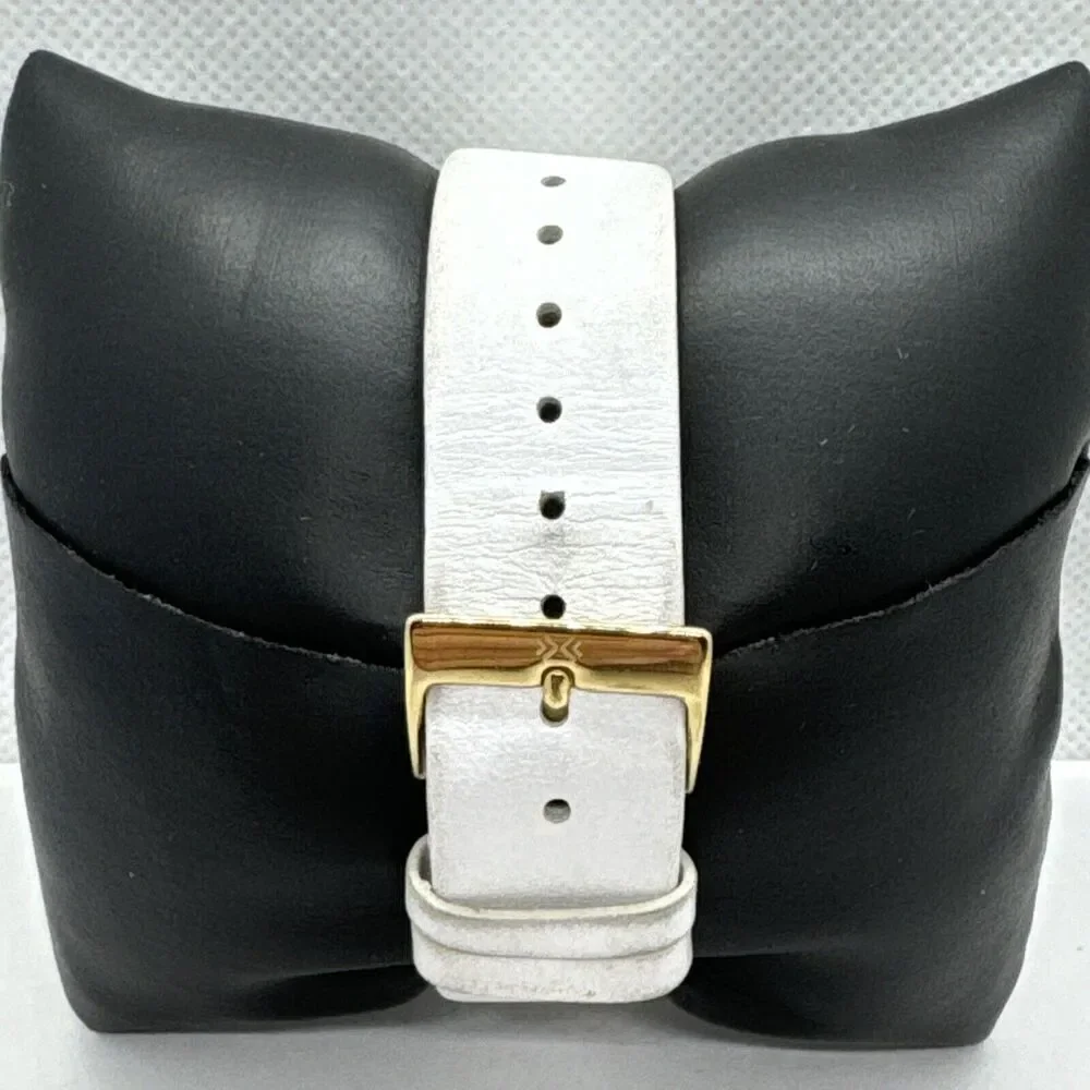 Skagen SKW2033 Women's White Leather Mother of Pearl Dial Quartz Watch JNA550